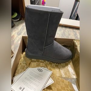 Women’s classic Ugg boots